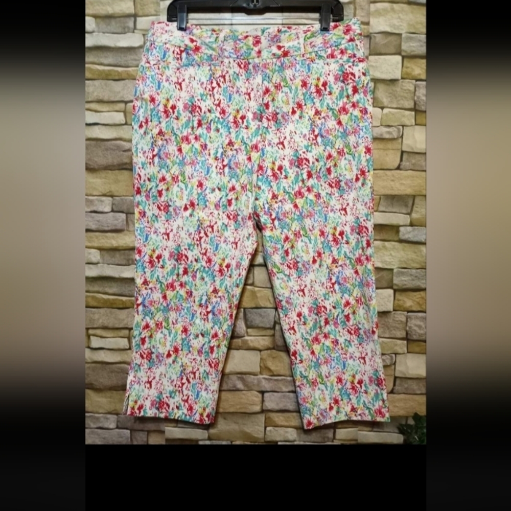Y  🌺Pretty SZ 14 Colorful Watercolor Capris Cassmode NY
